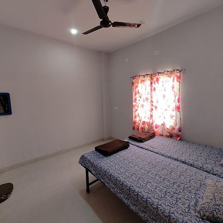 Aadishkti Bhakt Nivas Hotel Tuljapur Bagian luar foto