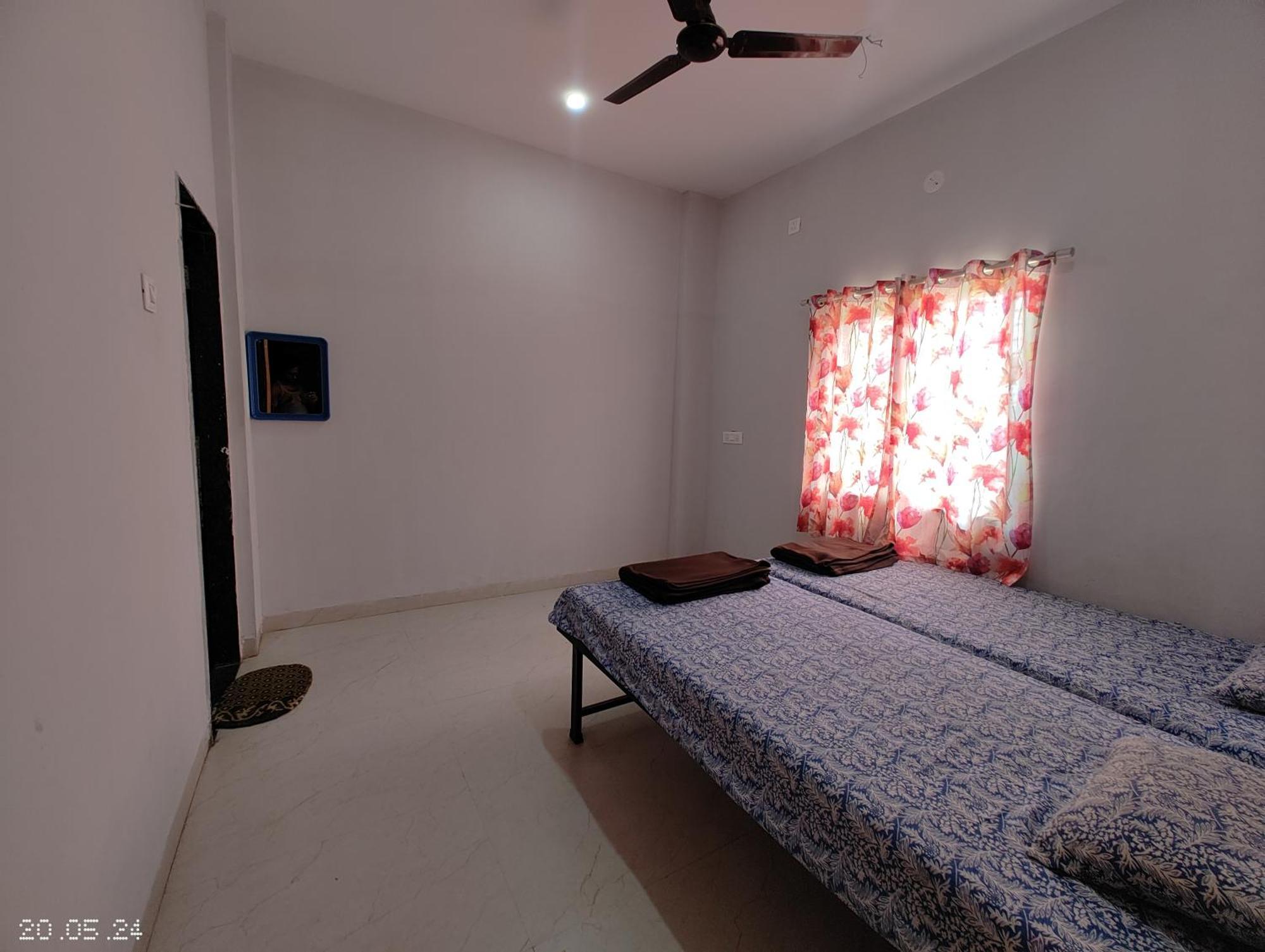 Aadishkti Bhakt Nivas Hotel Tuljapur Bagian luar foto